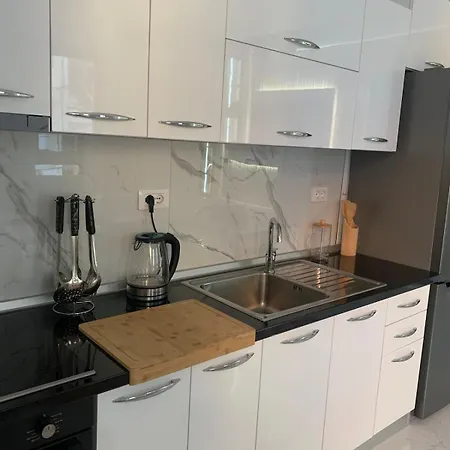 Leon Private * 티라나