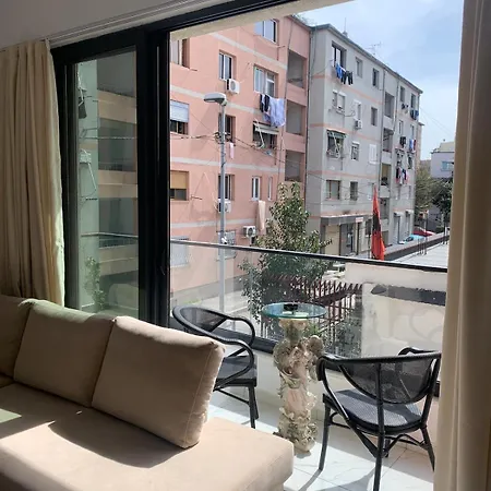 Leon Private Сasa de vacaciones Tirana