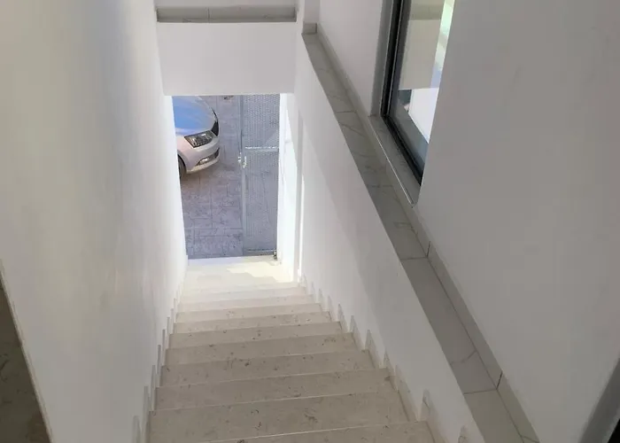 Leon Private 티라나